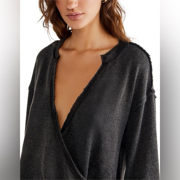 ⭐️ We the Free People Anyway Tee V Wrap Raw Edge Surplice Lagenlook Sweatshirt - Picture 6 of 13